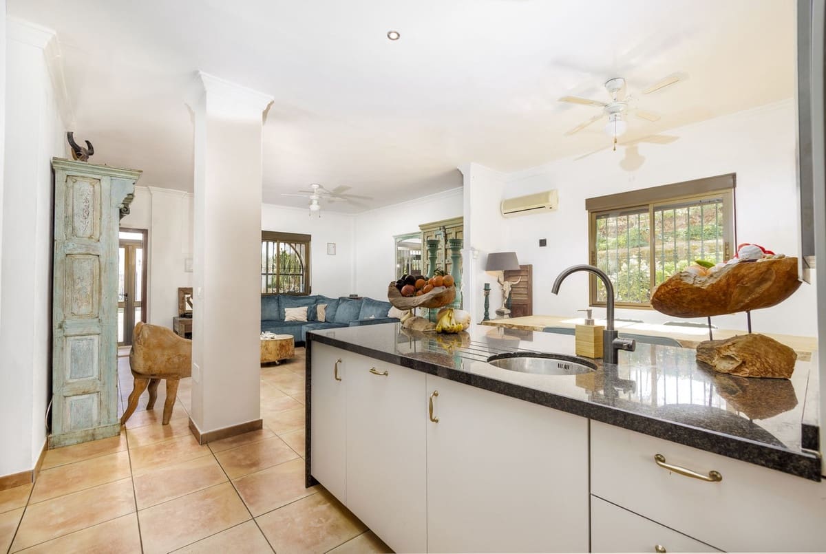 3 makuuhuone Huvila myytävänä paikassa Riogordo mukana uima-altaan 
autotalli - 360 000 € (Ref: 8723419)