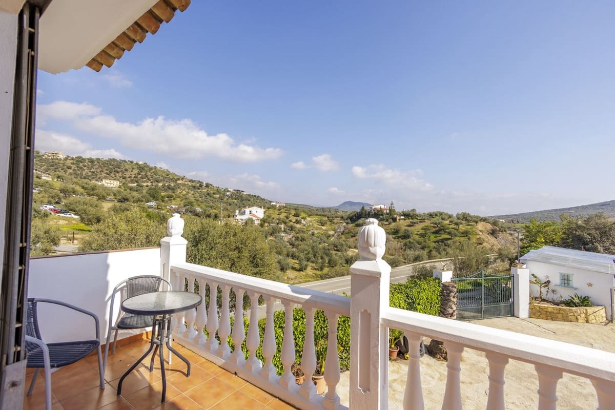 3 makuuhuone Huvila myytävänä paikassa Riogordo mukana uima-altaan 
autotalli - 360 000 € (Ref: 8723419)