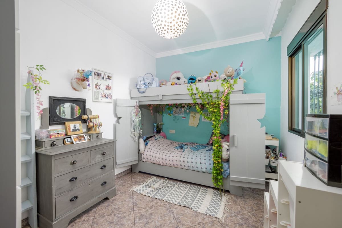 3 makuuhuone Huvila myytävänä paikassa Riogordo mukana uima-altaan 
autotalli - 360 000 € (Ref: 8723419)