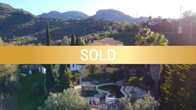 5 Zimmer Villa zu verkaufen in Comares mit Pool Garage - 399.000 € (Ref: 8783143)