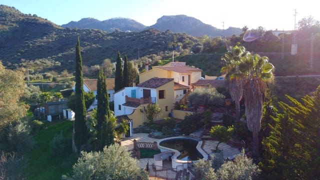 5 Zimmer Villa zu verkaufen in Comares mit Pool Garage - 399.000 € (Ref: 8783143)