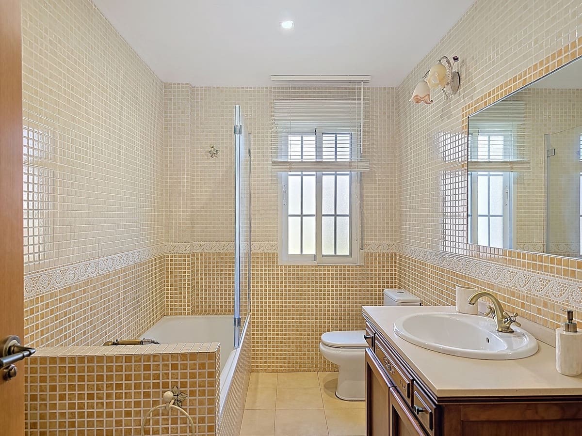 5 soverom Villa til salgs i Gualchos med svømmebasseng garasje - € 339 000 (Ref: 8789823)