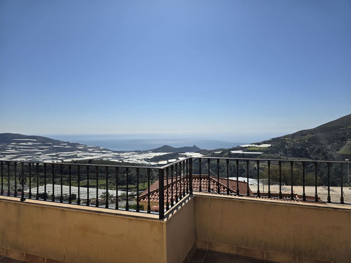 5 bedroom Villa for sale in Gualchos with pool garage - € 339,000 (Ref: 8789823)