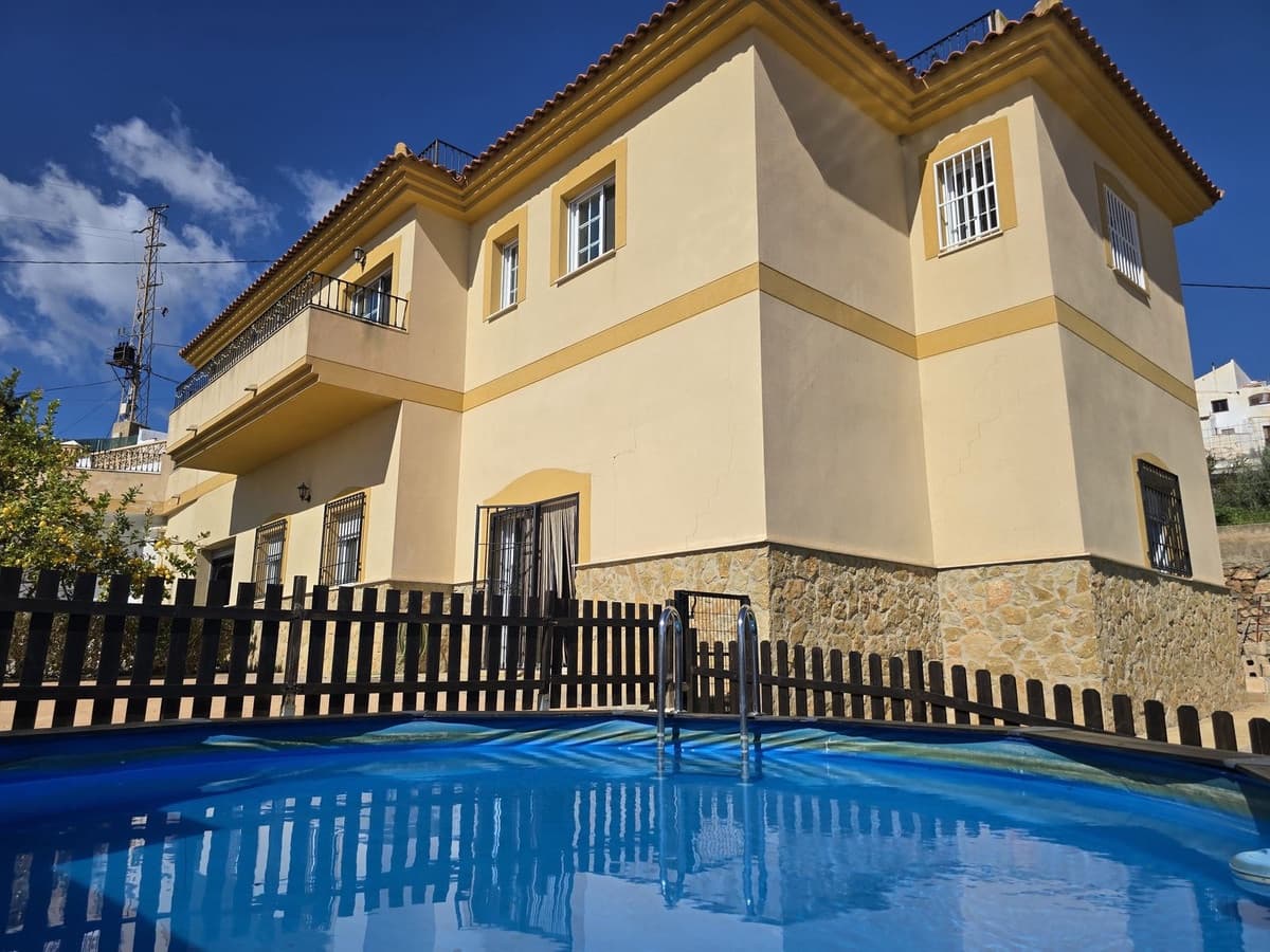 5 bedroom Villa for sale in Gualchos with pool garage - € 339,000 (Ref: 8789823)