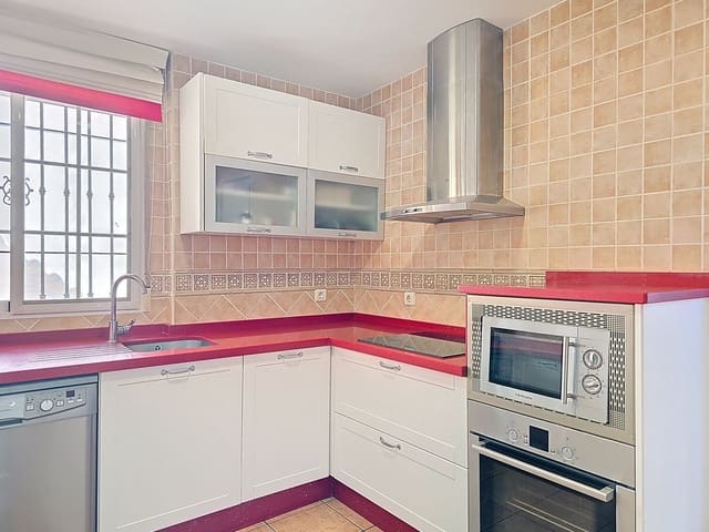 5 soveværelse Villa til salg i Gualchos med swimmingpool garage - € 339.000 (Ref: 8789823)