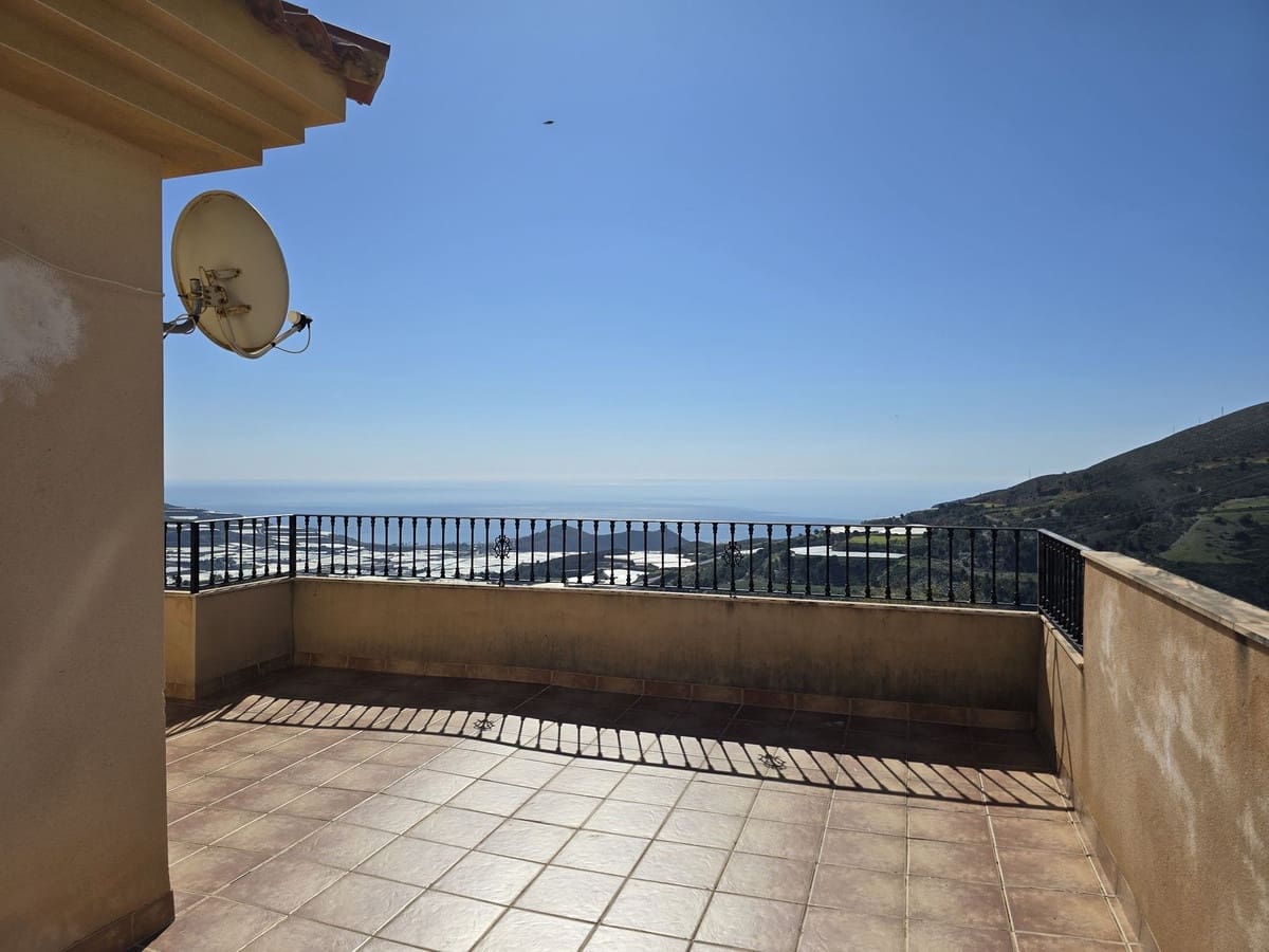 5 bedroom Villa for sale in Gualchos with pool garage - € 339,000 (Ref: 8789823)