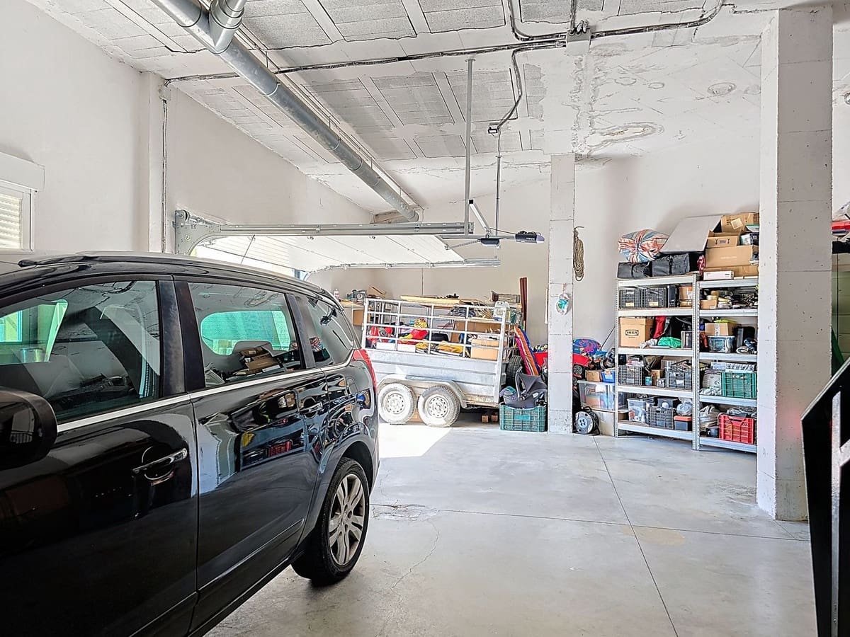 5 bedroom Villa for sale in Gualchos with pool garage - € 339,000 (Ref: 8789823)