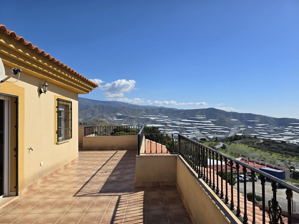 5 bedroom Villa for sale in Gualchos with pool garage - € 339,000 (Ref: 8789823)