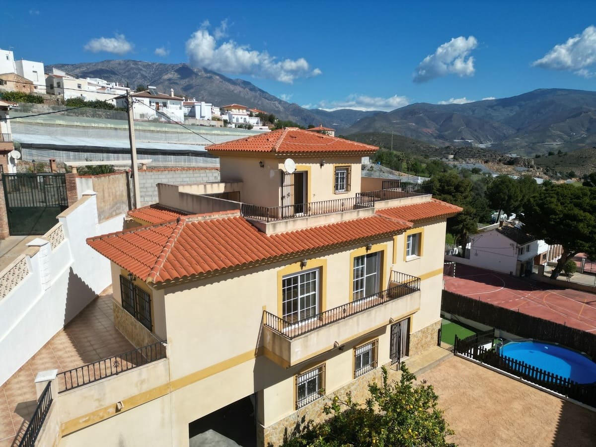 5 bedroom Villa for sale in Gualchos with pool garage - € 339,000 (Ref: 8789823)