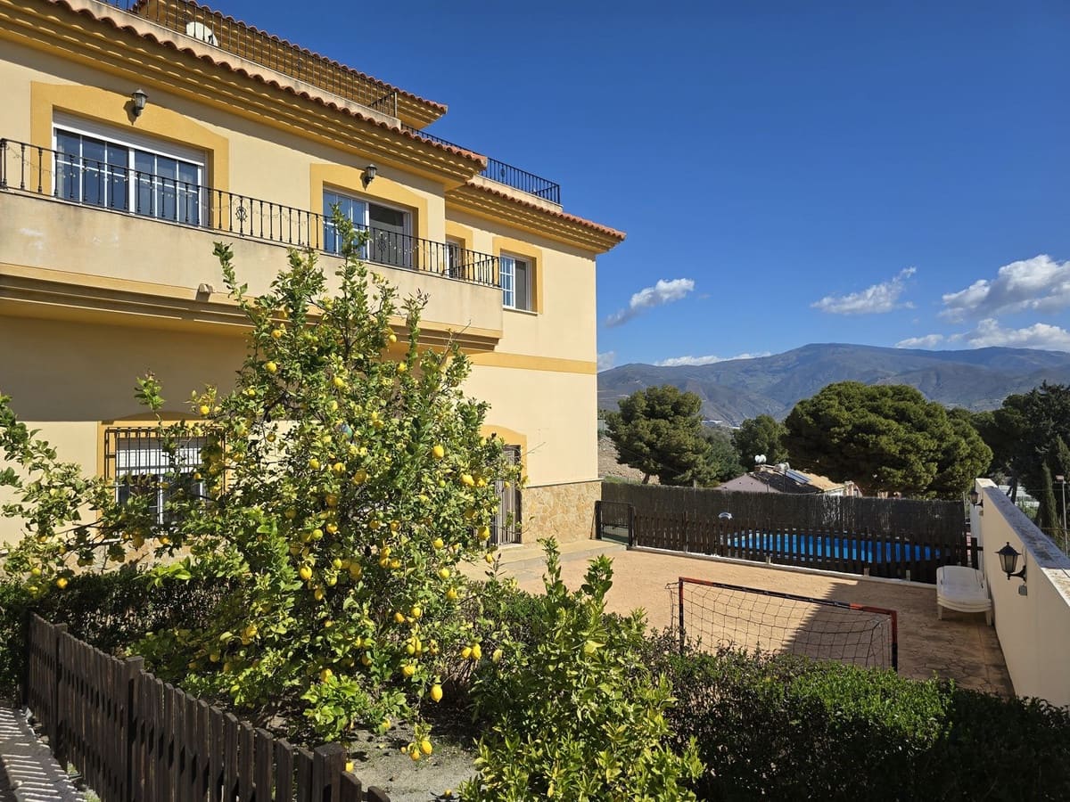 5 bedroom Villa for sale in Gualchos with pool garage - € 339,000 (Ref: 8789823)