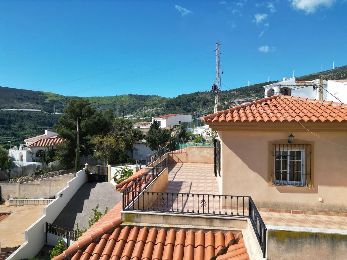 5 bedroom Villa for sale in Gualchos with pool garage - € 339,000 (Ref: 8789823)