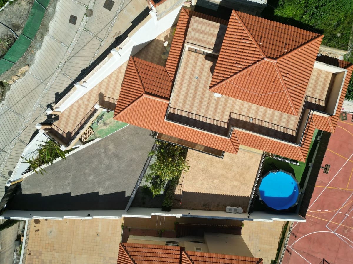 5 bedroom Villa for sale in Gualchos with pool garage - € 339,000 (Ref: 8789823)