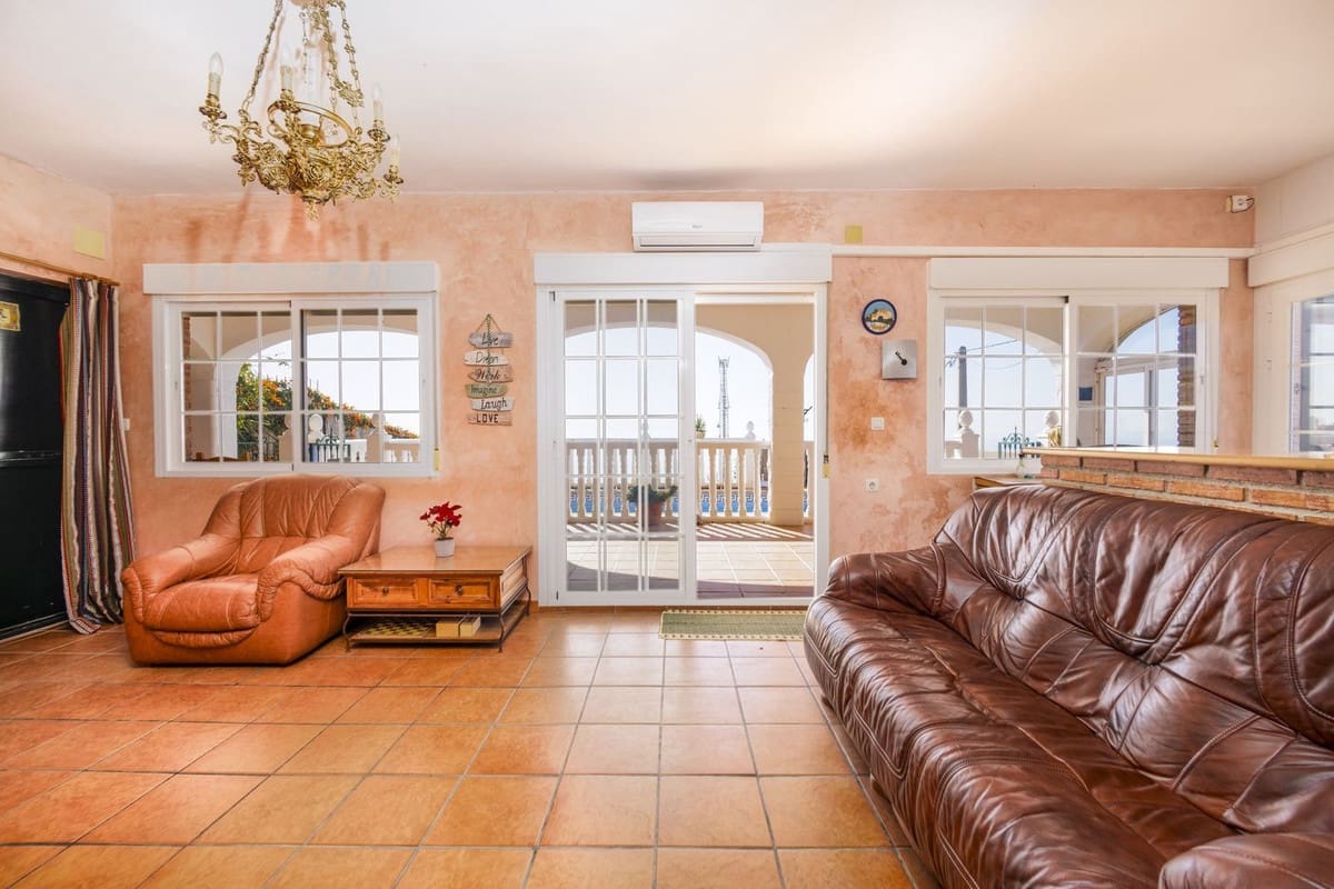 Finca/Casa Rural de 2 habitaciones en Salobreña en venta con piscina garaje - 265.000 € (Ref: 8800277)