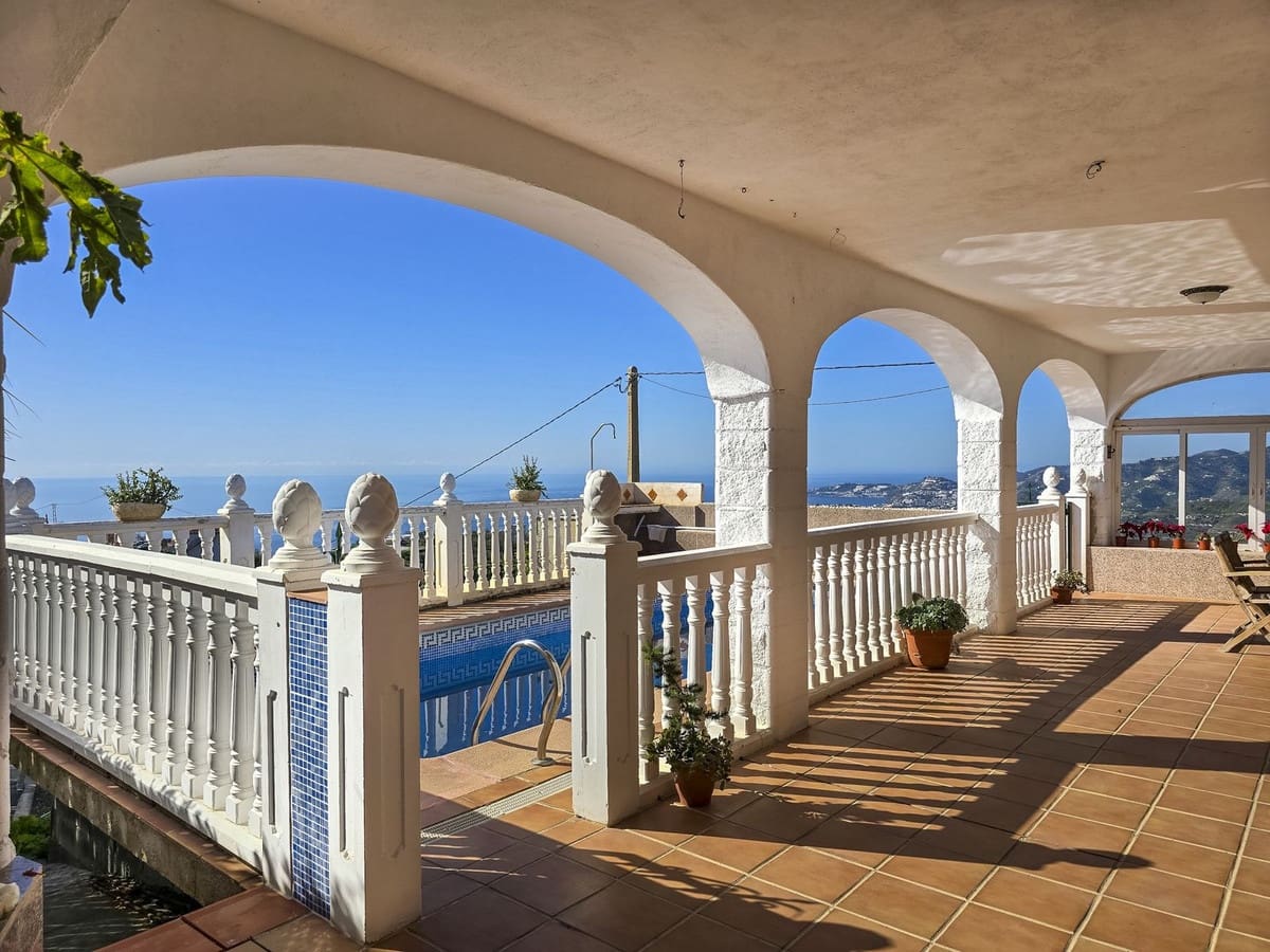 Finca/Casa Rural de 2 habitaciones en Salobreña en venta con piscina garaje - 265.000 € (Ref: 8800277)