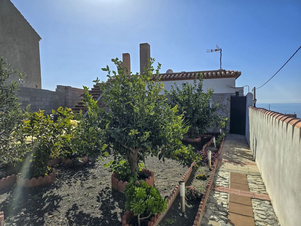 Finca/Casa Rural de 2 habitaciones en Salobreña en venta con piscina garaje - 265.000 € (Ref: 8800277)