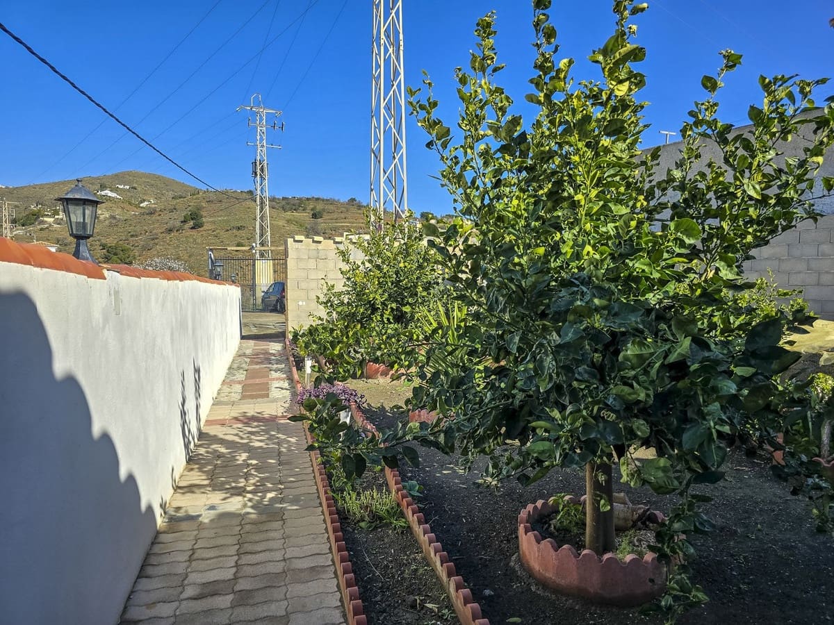 Finca/Casa Rural de 2 habitaciones en Salobreña en venta con piscina garaje - 265.000 € (Ref: 8800277)