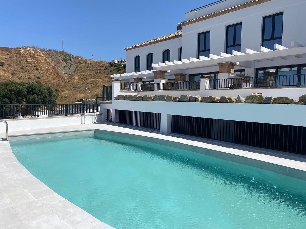 2 sypialnia Dom blizniak na sprzedaż w Torrox z basenem garażem - 347 000 € (Ref: 8805545)