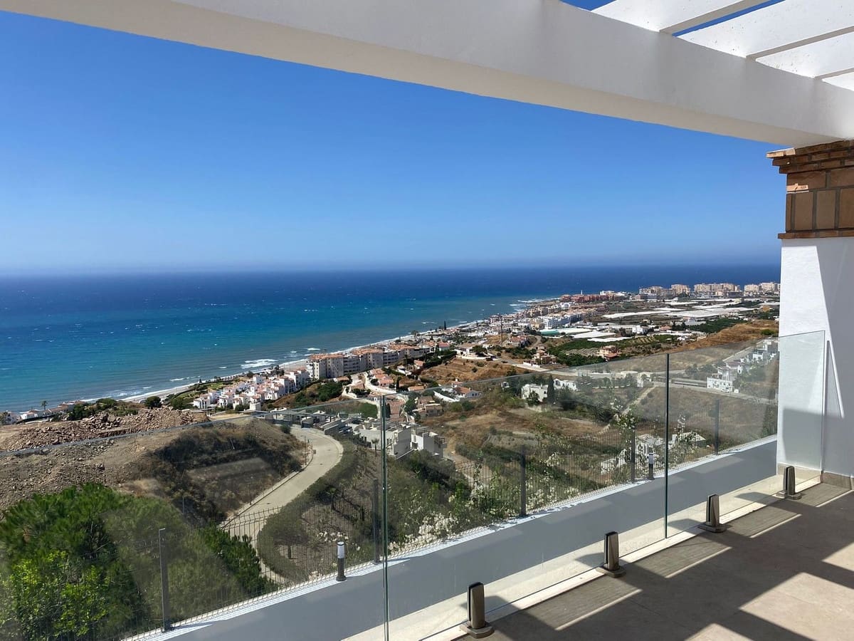 2 sypialnia Dom blizniak na sprzedaż w Torrox z basenem garażem - 347 000 € (Ref: 8805545)