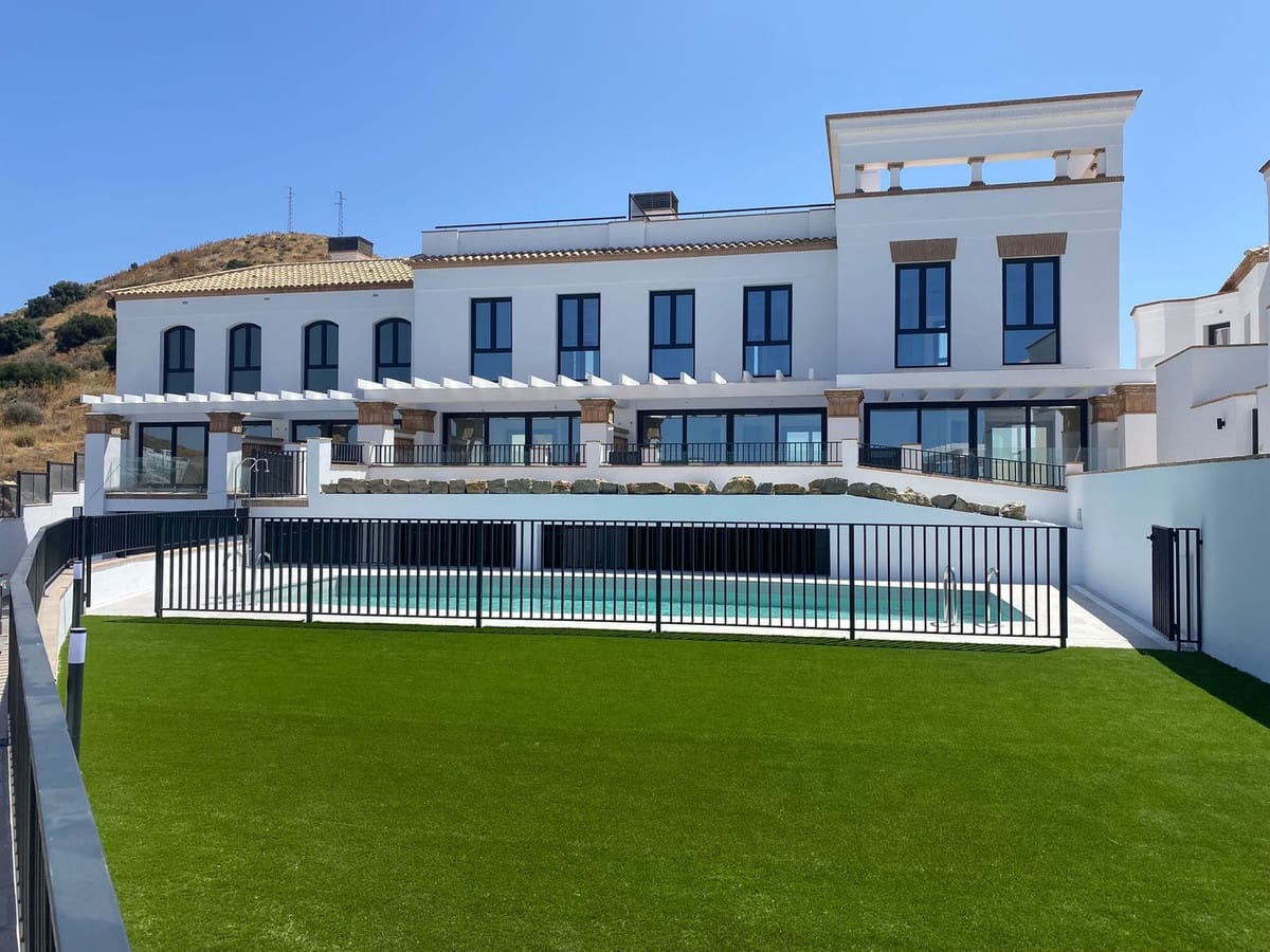 2 sypialnia Dom blizniak na sprzedaż w Torrox z basenem garażem - 347 000 € (Ref: 8805545)