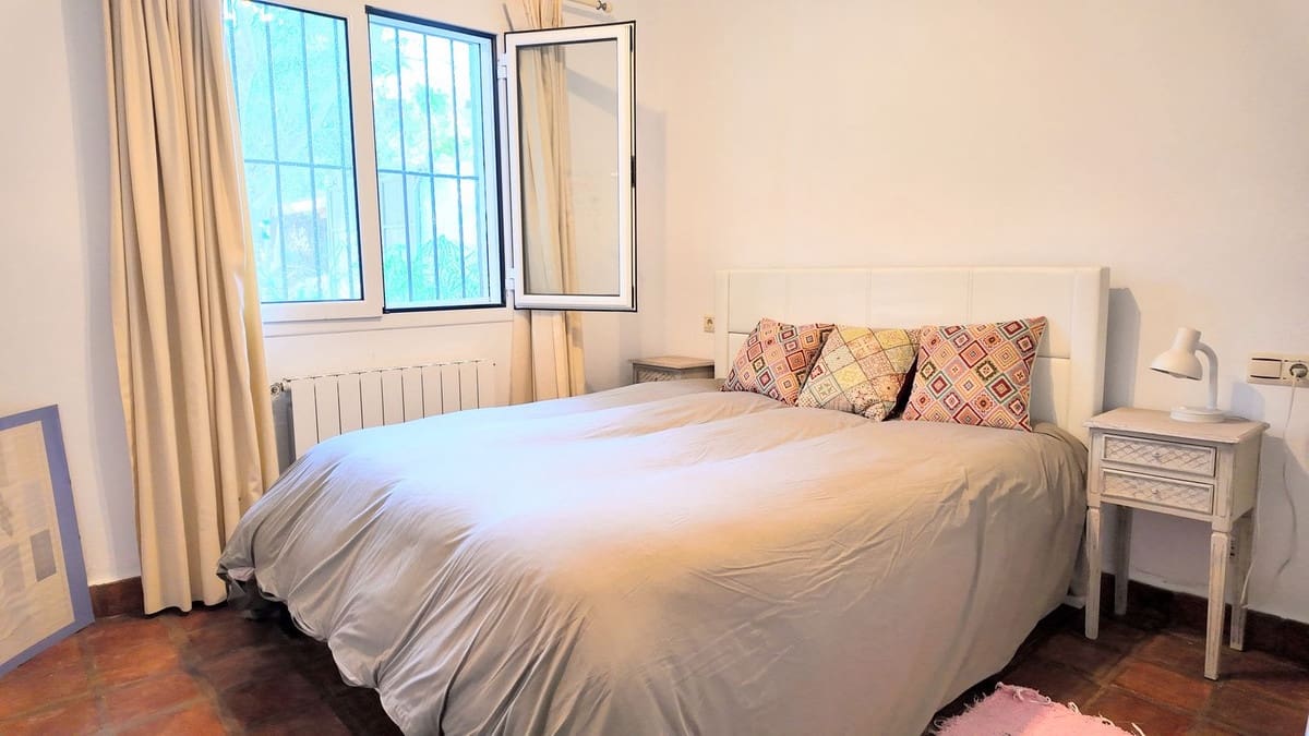 Chalet de 3 habitaciones en Cártama en venta con piscina - 525.000 € (Ref: 8852176)