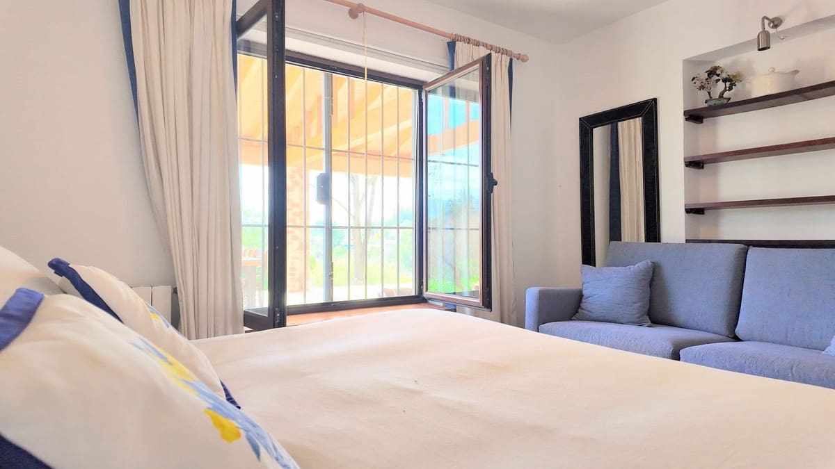 Chalet de 3 habitaciones en Cártama en venta con piscina - 525.000 € (Ref: 8852176)