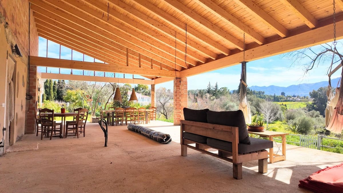 Chalet de 3 habitaciones en Cártama en venta con piscina - 525.000 € (Ref: 8852176)