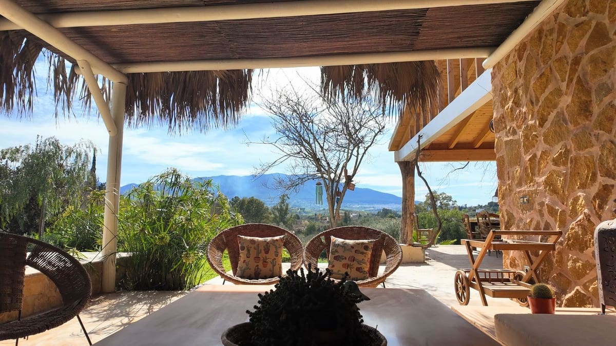 Chalet de 3 habitaciones en Cártama en venta con piscina - 525.000 € (Ref: 8852176)