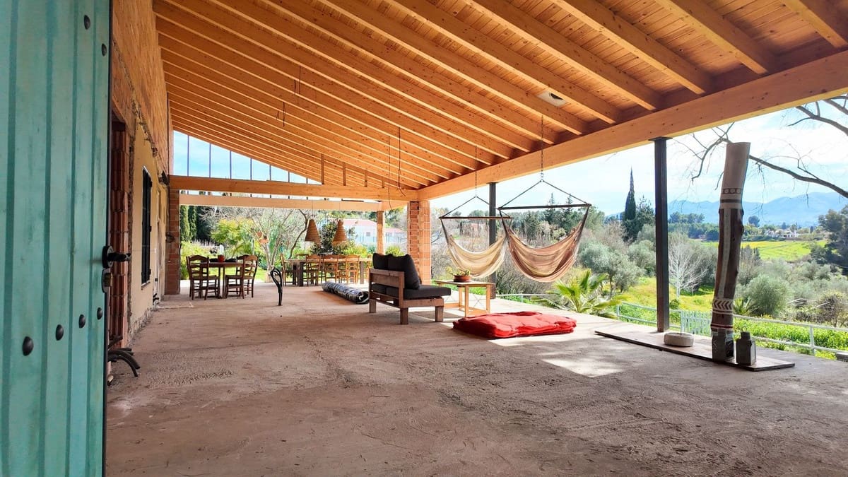 Chalet de 3 habitaciones en Cártama en venta con piscina - 525.000 € (Ref: 8852176)