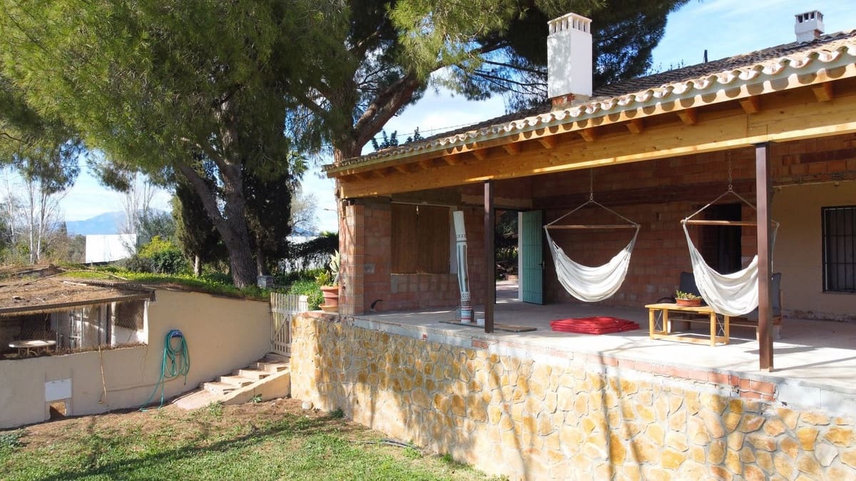 Chalet de 3 habitaciones en Cártama en venta con piscina - 525.000 € (Ref: 8852176)