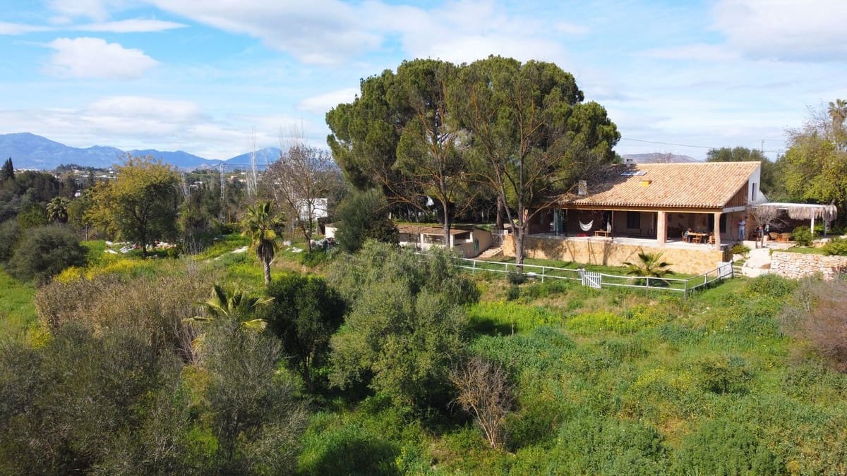 Chalet de 3 habitaciones en Cártama en venta con piscina - 525.000 € (Ref: 8852176)