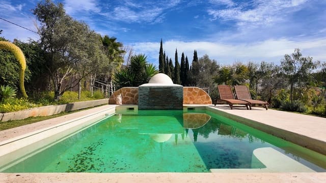 Chalet de 3 habitaciones en Cártama en venta con piscina - 525.000 € (Ref: 8852176)