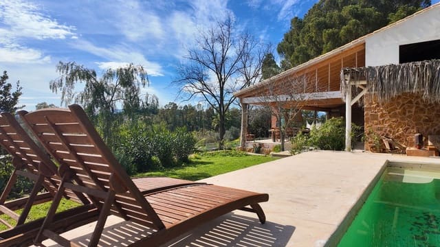 Chalet de 3 habitaciones en Cártama en venta con piscina - 525.000 € (Ref: 8852176)