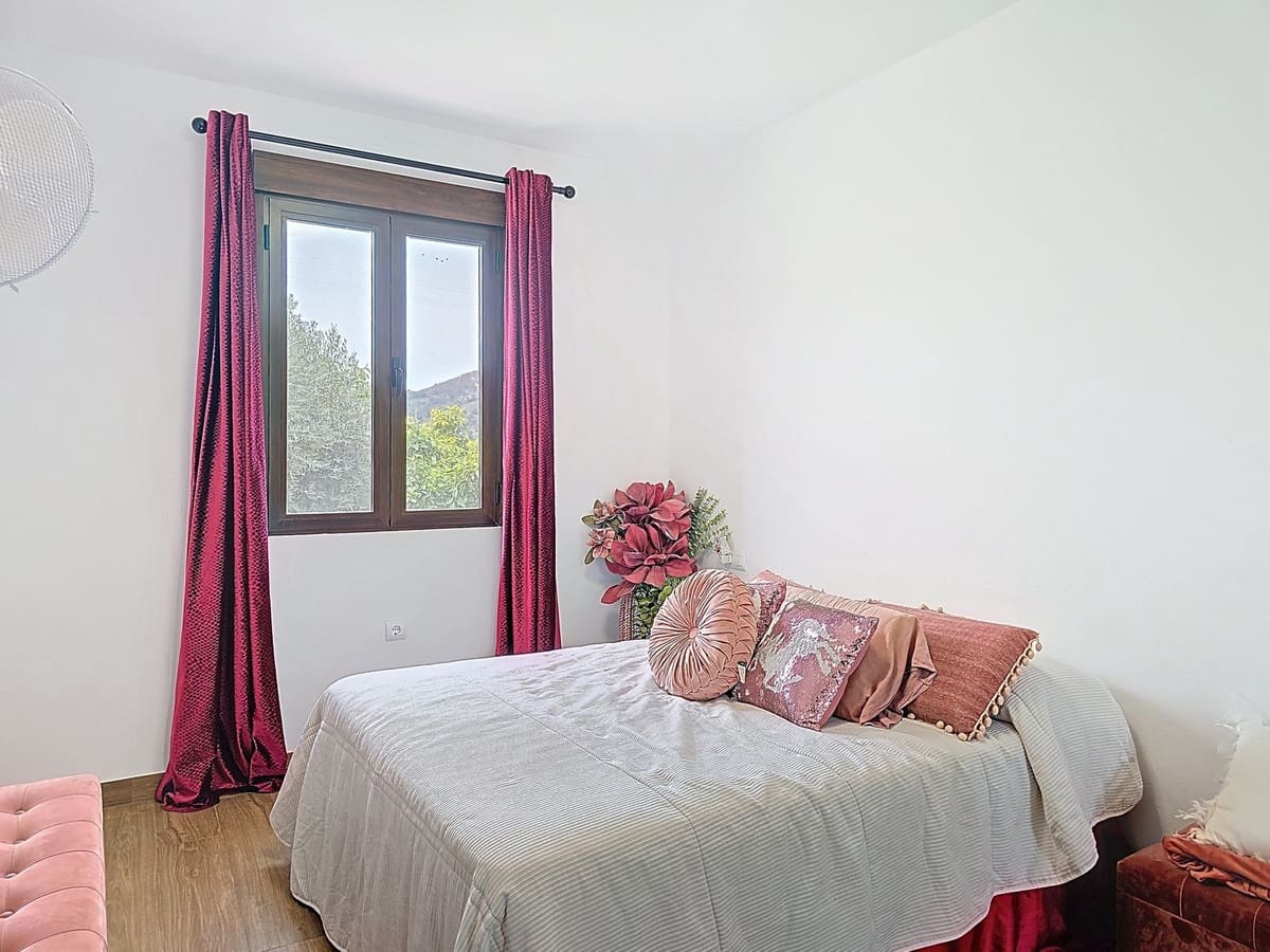 3 soveværelse Finca/Landehus til salg i Velez de Benaudalla med swimmingpool garage - € 420.000 (Ref: 8894380)