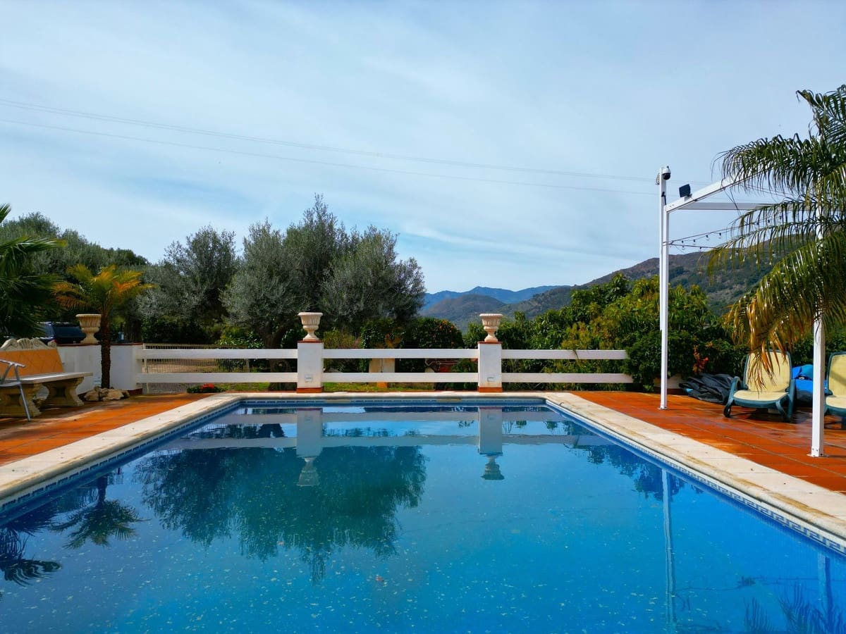 3 soveværelse Finca/Landehus til salg i Velez de Benaudalla med swimmingpool garage - € 420.000 (Ref: 8894380)