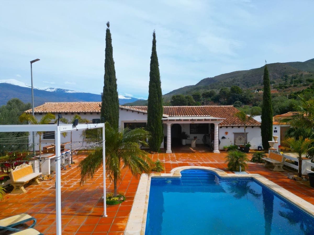 3 soveværelse Finca/Landehus til salg i Velez de Benaudalla med swimmingpool garage - € 420.000 (Ref: 8894380)