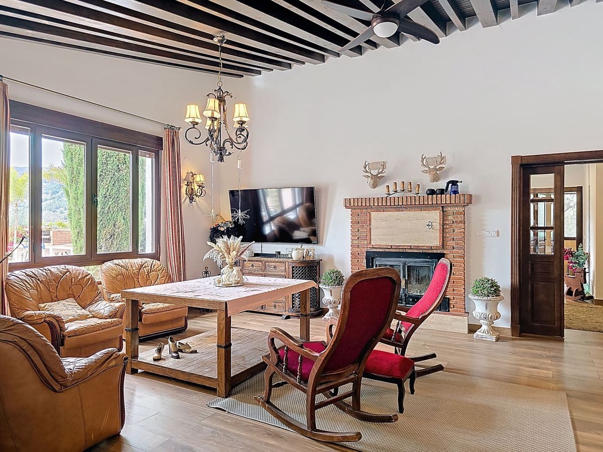 3 soveværelse Finca/Landehus til salg i Velez de Benaudalla med swimmingpool garage - € 420.000 (Ref: 8894380)