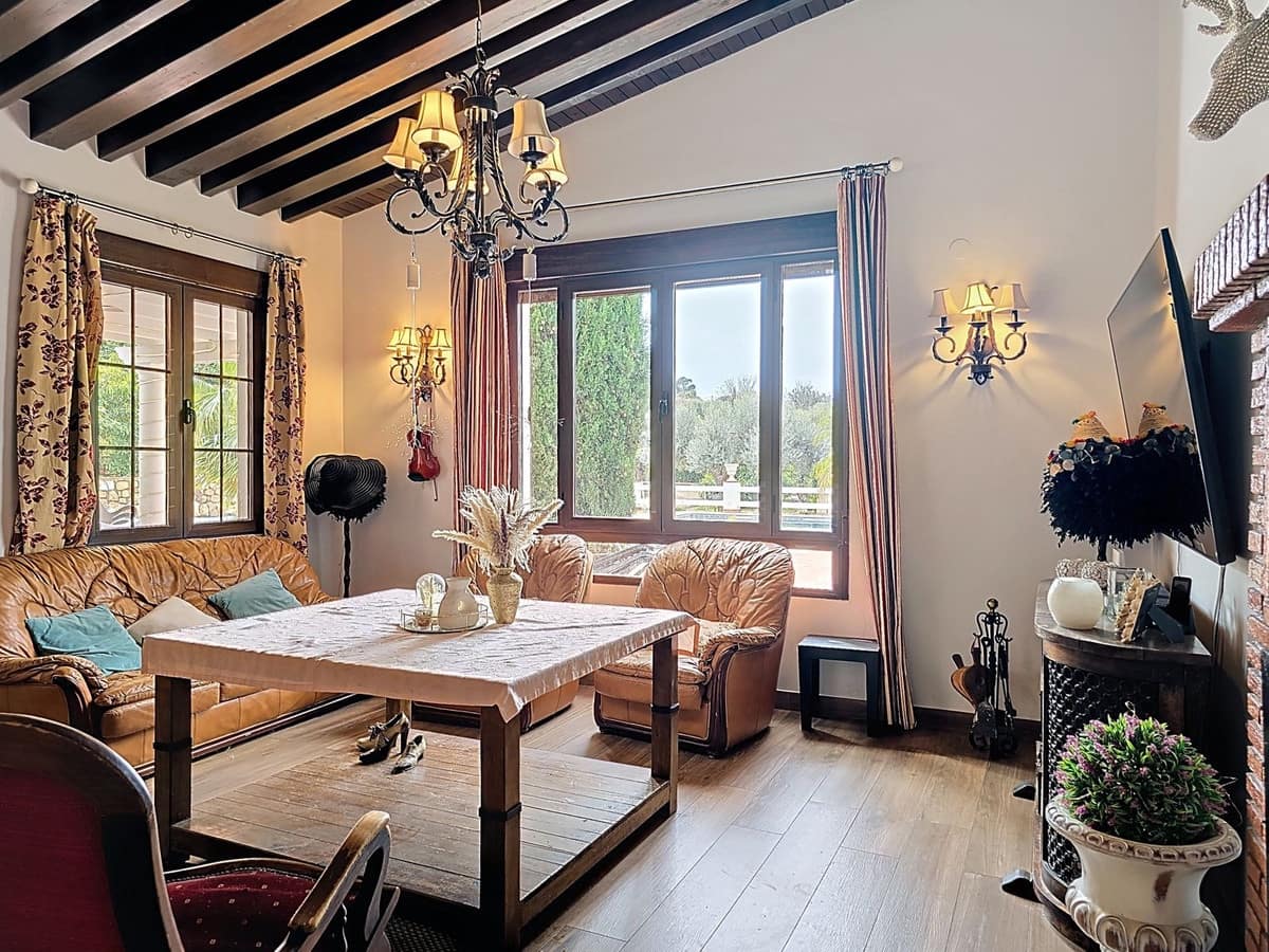 3 soveværelse Finca/Landehus til salg i Velez de Benaudalla med swimmingpool garage - € 420.000 (Ref: 8894380)