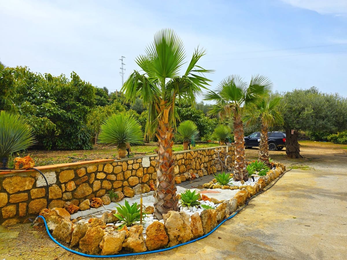 3 soveværelse Finca/Landehus til salg i Velez de Benaudalla med swimmingpool garage - € 420.000 (Ref: 8894380)