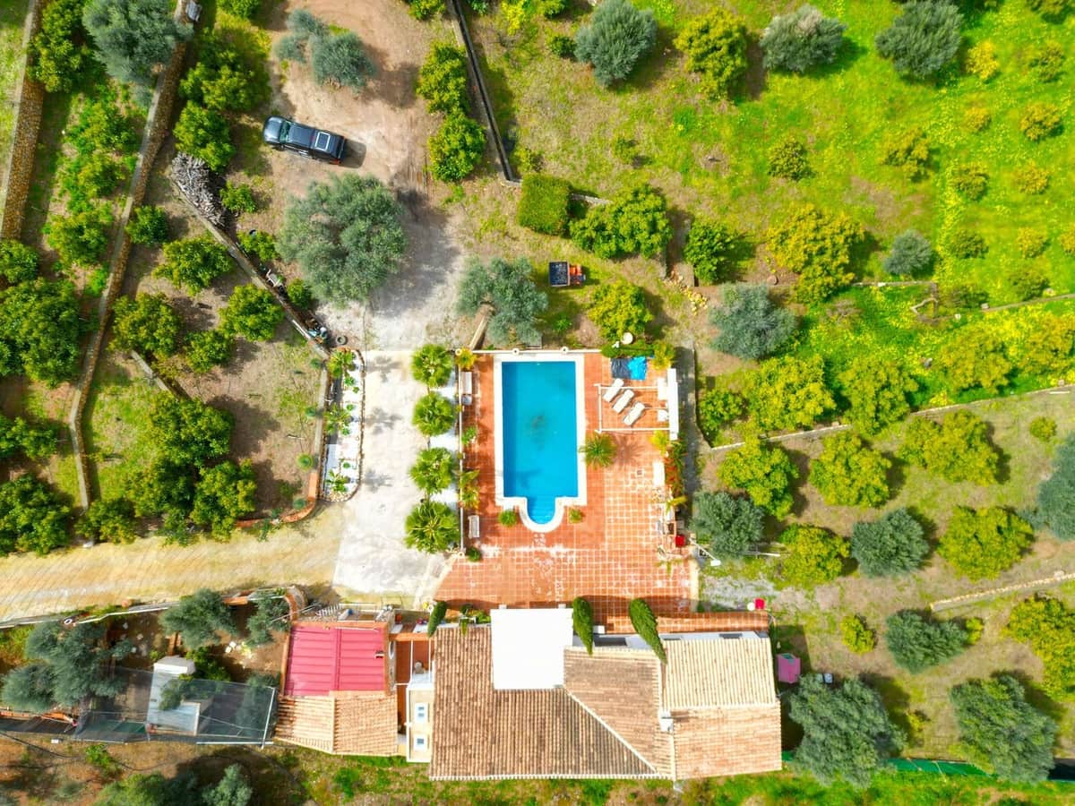 3 soveværelse Finca/Landehus til salg i Velez de Benaudalla med swimmingpool garage - € 420.000 (Ref: 8894380)