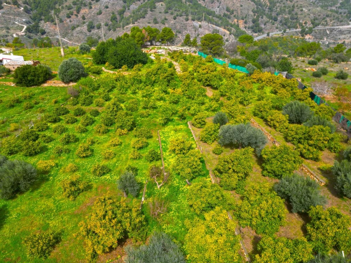 3 soveværelse Finca/Landehus til salg i Velez de Benaudalla med swimmingpool garage - € 420.000 (Ref: 8894380)