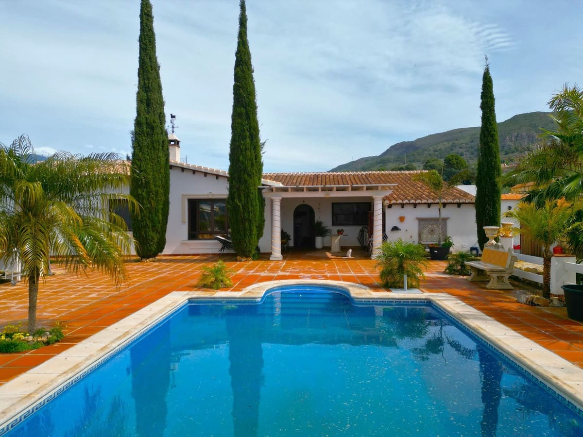 3 bedroom Finca/Country House for sale in Velez de Benaudalla with pool garage - € 420,000 (Ref: 8894380)