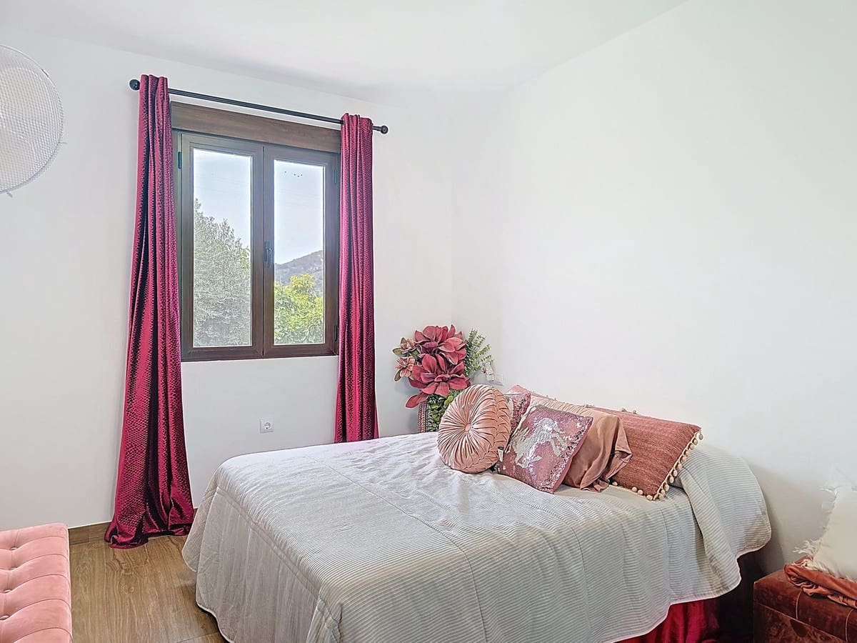 3 bedroom Finca/Country House for sale in Velez de Benaudalla with pool garage - € 420,000 (Ref: 8894380)