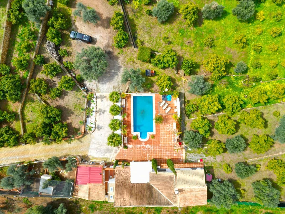 3 bedroom Finca/Country House for sale in Velez de Benaudalla with pool garage - € 420,000 (Ref: 8894380)