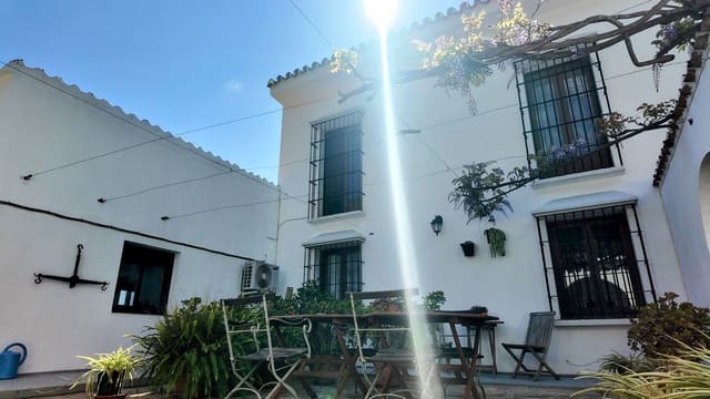 7 sypialnia Willa na sprzedaż w Alora z basenem garażem - 1 199 000 € (Ref: 8905892)