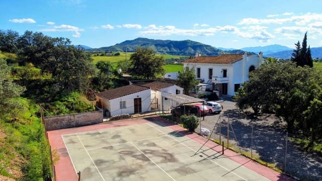 Chalet de 7 habitaciones en Alora en venta con piscina garaje - 1.199.000 € (Ref: 8905892)