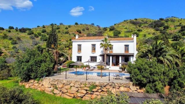 Chalet de 7 habitaciones en Alora en venta con piscina garaje - 1.199.000 € (Ref: 8905892)