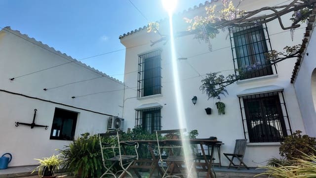 Chalet de 7 habitaciones en Alora en venta con piscina garaje - 1.199.000 € (Ref: 8905892)