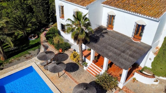 Chalet de 7 habitaciones en Alora en venta con piscina garaje - 1.199.000 € (Ref: 8905892)