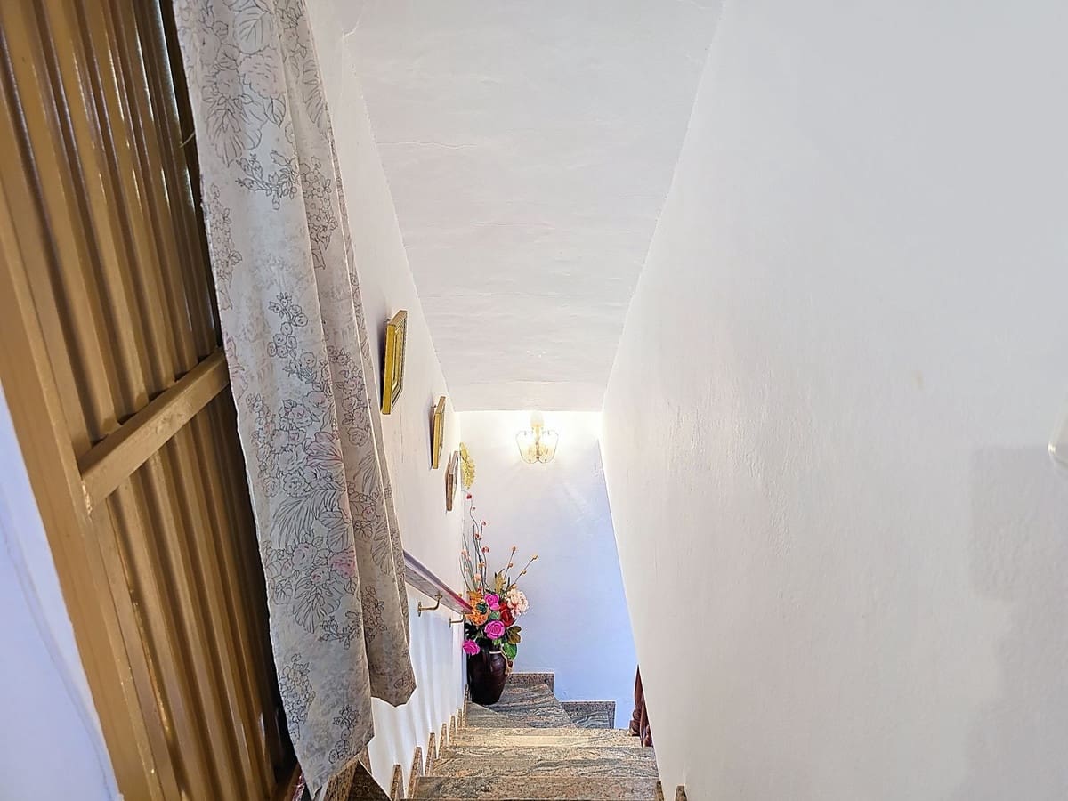 3 bedroom Townhouse for sale in Competa with garage - € 200,000 (Ref: 8926126)