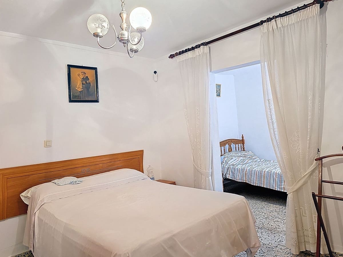 3 bedroom Townhouse for sale in Competa with garage - € 200,000 (Ref: 8926126)